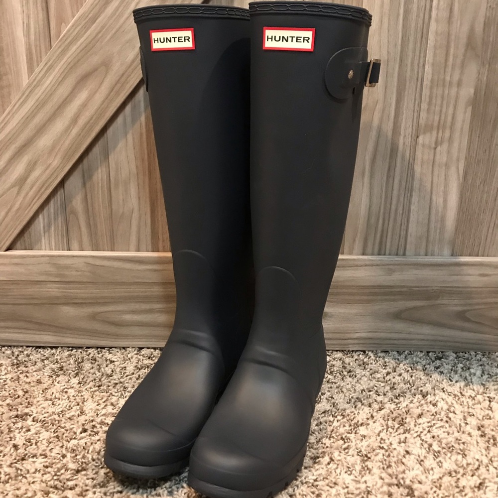 Hunter Boots size 9 matte Navy blue color NWOT